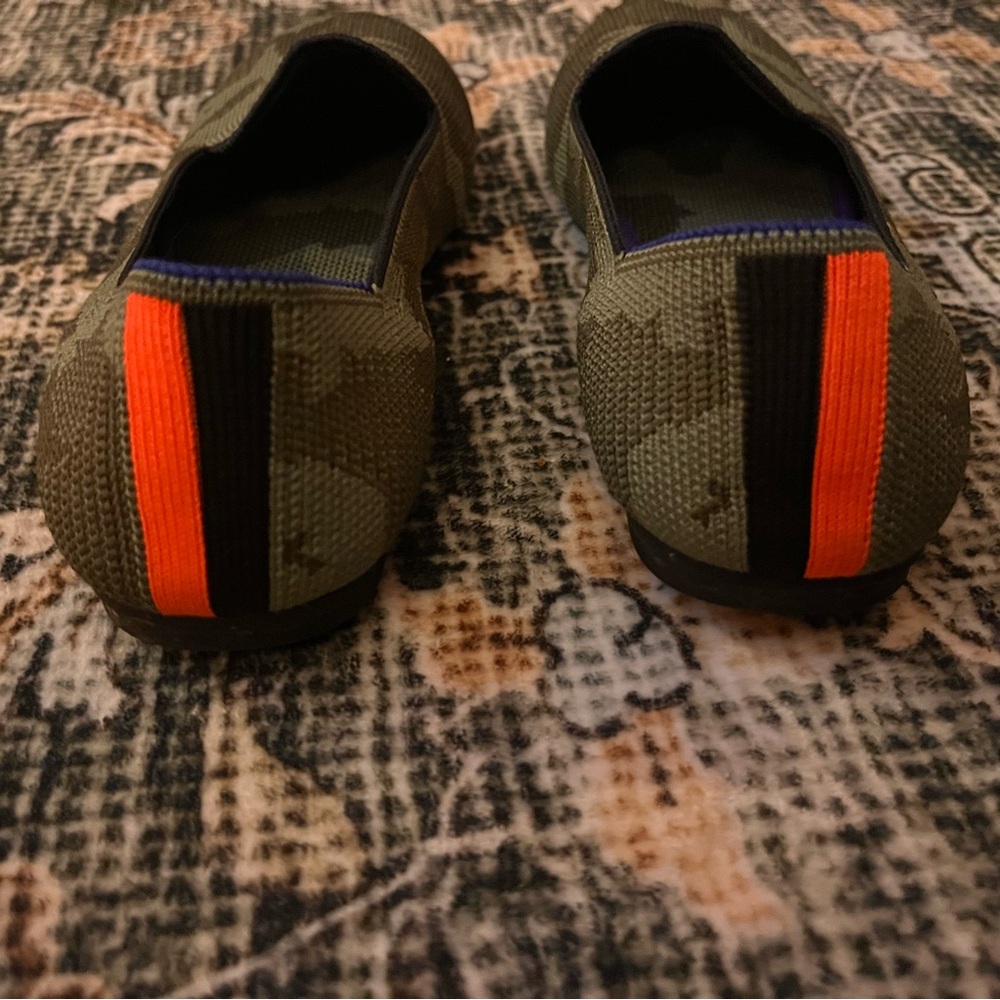 Rothys The Loafer Kids Camo Girl Size 4 Slip On - Picture 6 of 7